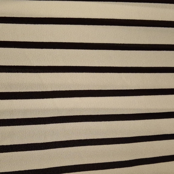 Express Portofino Sleeveless Blouse - Picture 4 of 4